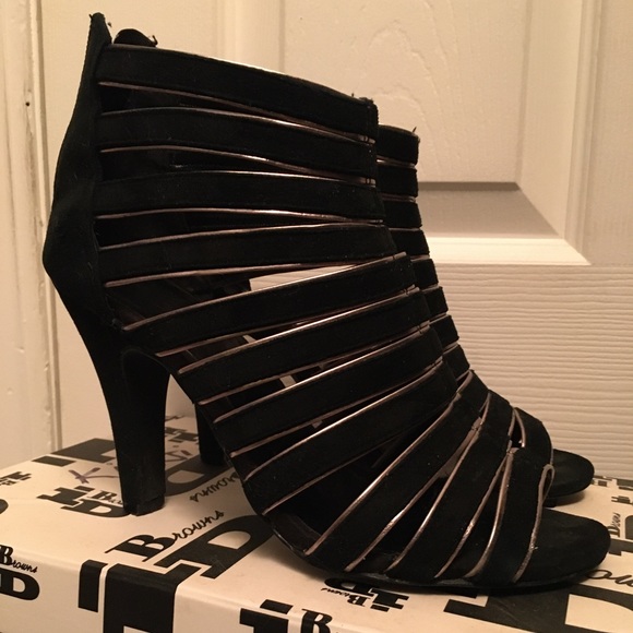 Aldo gladiator sandals. Black & silver. Almost new only worn a few times.